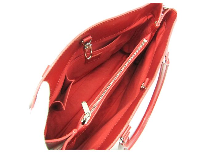 Bolso Louis Vuitton Epi Passy GM en Rouge Roja - vista 3