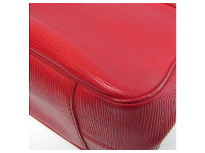 Bolso Louis Vuitton Epi Passy GM en Rouge Roja - vista 5