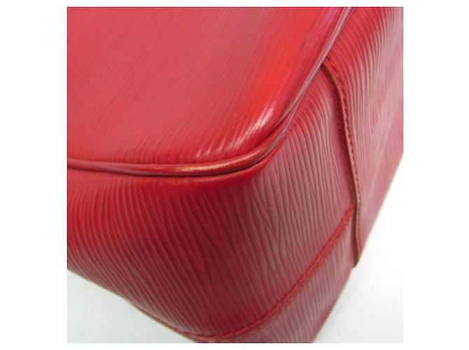Bolso Louis Vuitton Epi Passy GM en Rouge Roja - vista 6