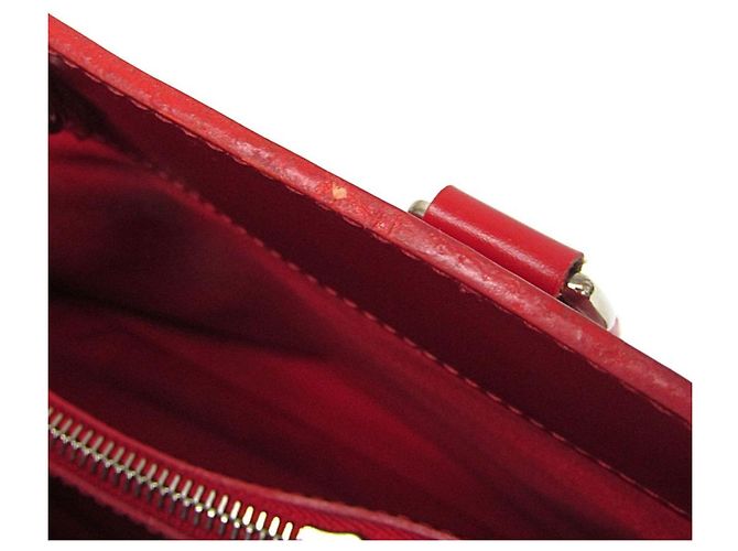 Bolso Louis Vuitton Epi Passy GM en Rouge Roja - vista 7