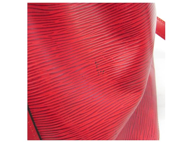 Noe Borsa a Spalla Louis Vuitton Epi Petit Noé M44107 Rosso - vista 15