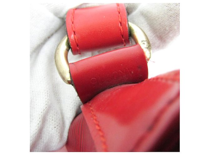 Noe Borsa a Spalla Louis Vuitton Epi Petit Noé M44107 Rosso - vista 19