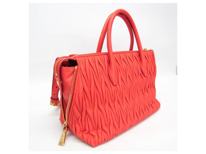 Borsa in pelle Matelassé Miu Miu in rosa salmone - vista 10