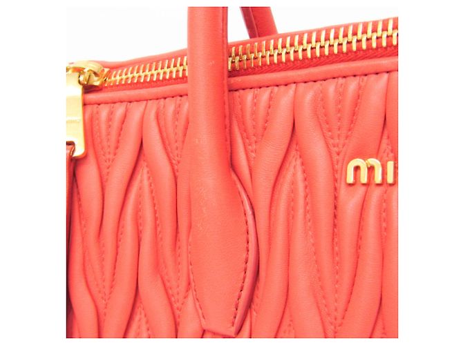 Borsa in pelle Matelassé Miu Miu in rosa salmone - vista 14