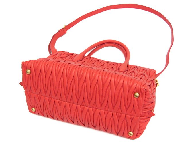 Borsa in pelle Matelassé Miu Miu in rosa salmone - vista 3