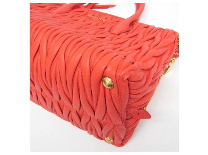 Borsa in pelle Matelassé Miu Miu in rosa salmone - vista 5