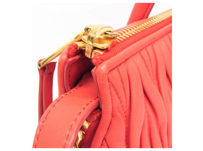 Borsa in pelle Matelassé Miu Miu in rosa salmone - vista 9