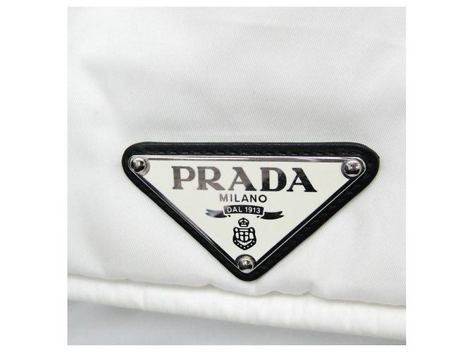 Borsa a Spalla Imbottita in Re-Nylon Prada Nero Bianco - vista 12