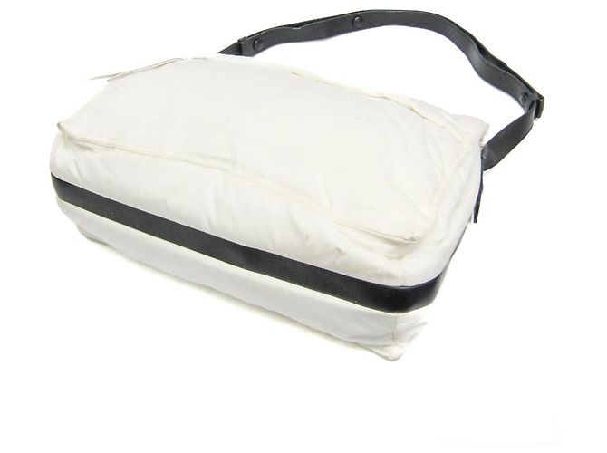 Borsa a Spalla Imbottita in Re-Nylon Prada Nero Bianco - vista 2