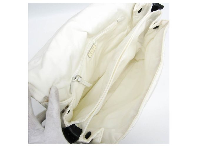 Borsa a Spalla Imbottita in Re-Nylon Prada Nero Bianco - vista 3