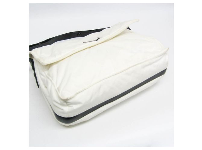 Borsa a Spalla Imbottita in Re-Nylon Prada Nero Bianco - vista 4