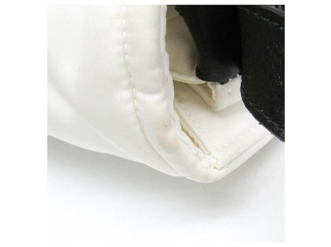 Borsa a Spalla Imbottita in Re-Nylon Prada Nero Bianco - vista 9