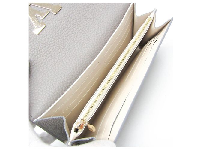 Cartera Taurillon Capucines M80928 de Louis Vuitton Gris - vista 4