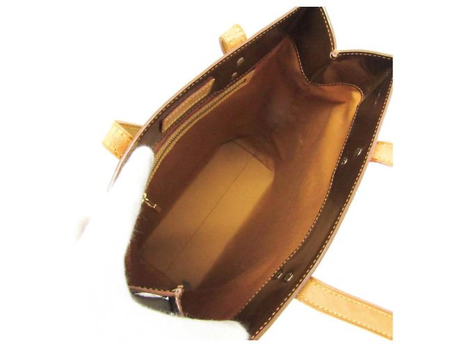 Borsa Louis Vuitton Monogram Vernis Reade MM Bronzo - vista 3