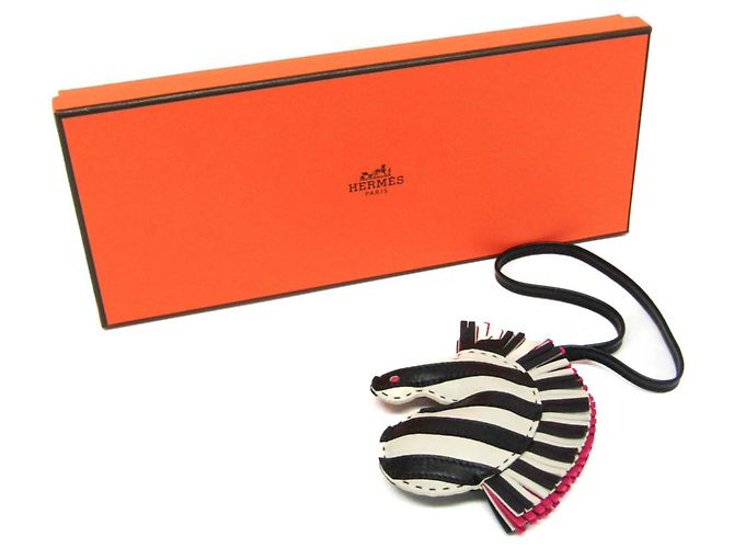 Charm per borsa in agnello Milo di Hermès Nero Rosa Crudo - vista 2