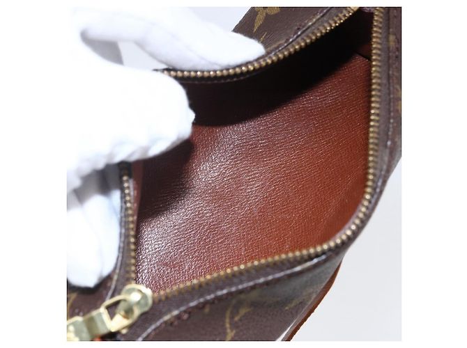 Pochette Papillon Mini in Tela Monogram Louis Vuitton Marrone - vista 5
