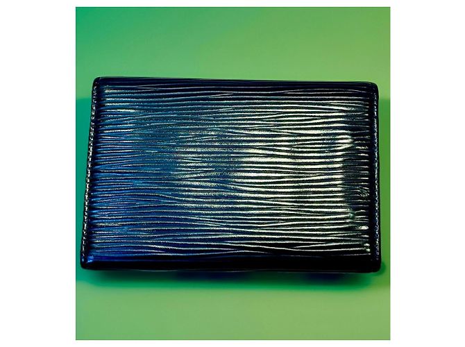 Louis Vuitton Epi Leather Key Pouch Black - view 2