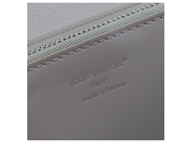 Louis Vuitton Portefeuille Capucines aus Pythonleder Grau - Ansicht 8