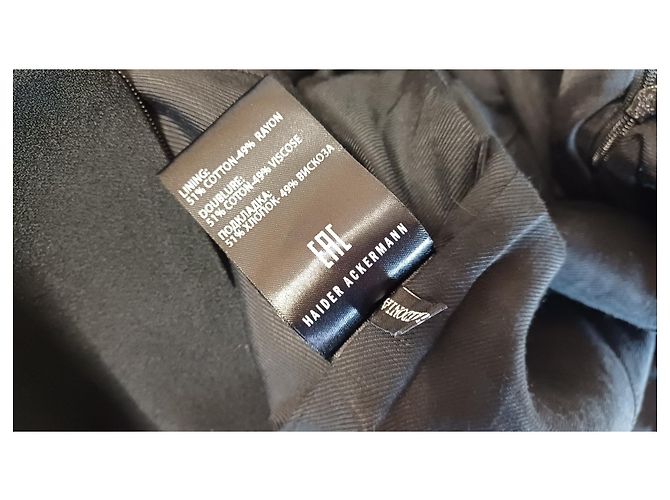 Haider Ackermann Schwarzes Etuikleid aus Satin - Ansicht 11