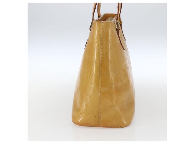 Louis Vuitton Houston Monogram Vernis Beige - vista 3