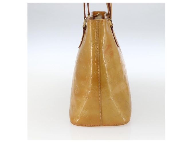 Louis Vuitton Houston Monogram Vernis Beige - vista 4