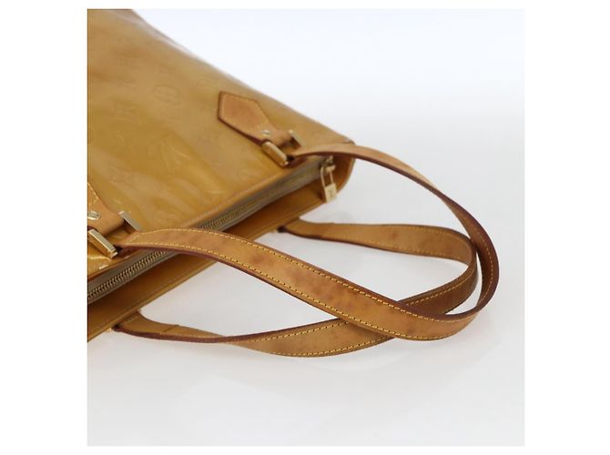 Louis Vuitton Houston Monogram Vernis Beige - vista 7
