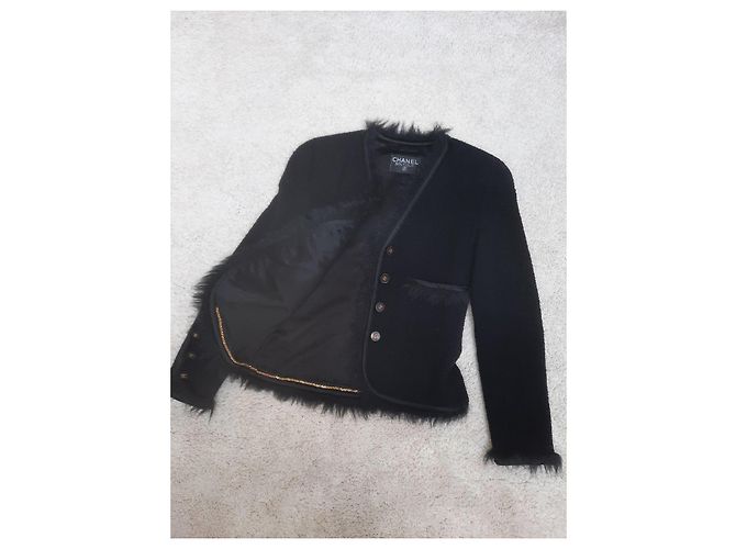 Schwarze Chanel Bouclé Jacke mit  Fluffibesatz - Ansicht 3