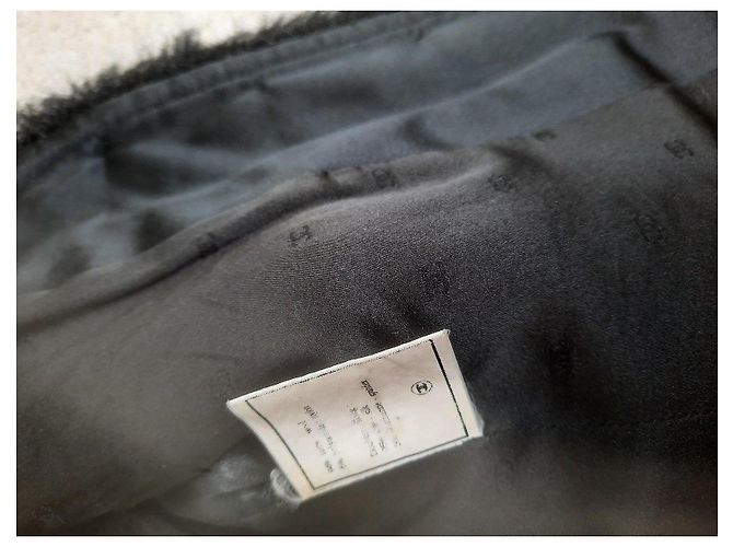 Schwarze Chanel Bouclé Jacke mit  Fluffibesatz - Ansicht 5