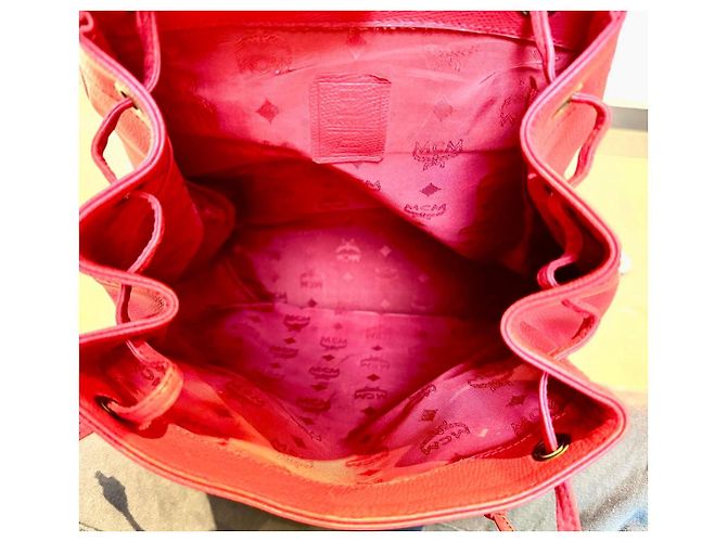 Roter MCM Rucksack mit Löwen-Applikation - Ansicht 16