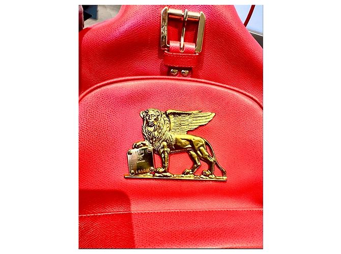 Roter MCM Rucksack mit Löwen-Applikation - Ansicht 3