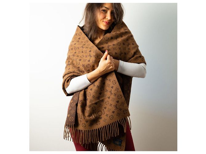 Louis Vuitton Sciarpa reversibile in cashmere Monogram Game On Marrone - vista 2
