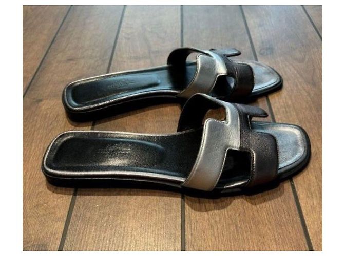 Sandali Hermès Oran in pelle metallica Metallico Silver hardware - vista 2