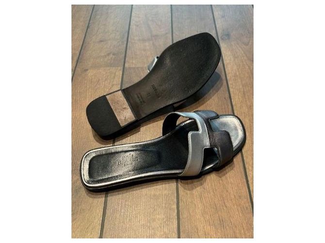 Sandali Hermès Oran in pelle metallica Metallico Silver hardware - vista 3