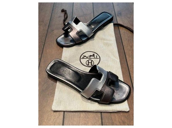 Sandali Hermès Oran in pelle metallica Metallico Silver hardware - vista 8