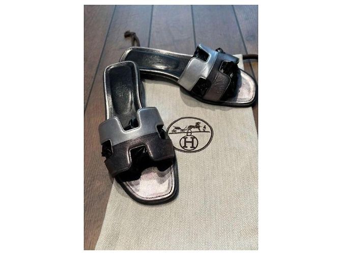 Sandali Hermès Oran in pelle metallica Metallico Silver hardware - vista 9