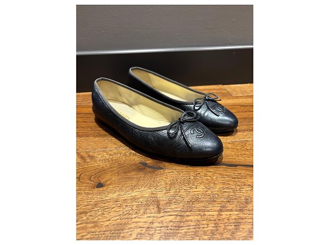 Chanel Metallic Navy Leder Ballerinas mit CC Logo Schleife Schwarz - Ansicht 2