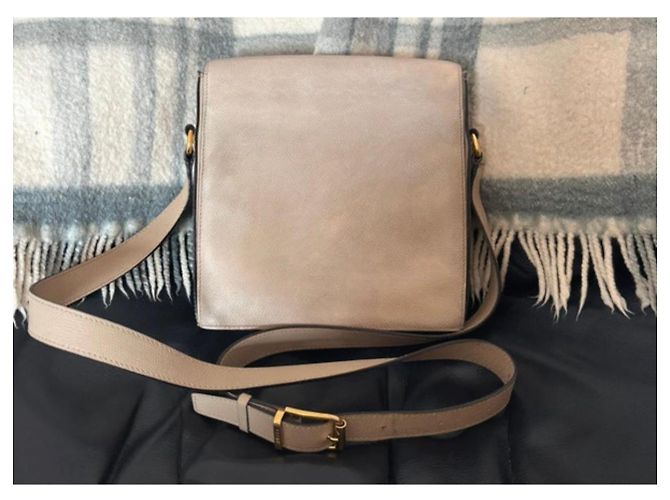 Céline Borsa in Pelle Celine Twist Logo Beige - vista 7