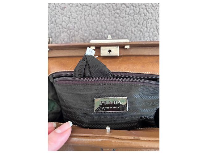Prada Doctor Braune Ledertasche mit silberner Kette - Ansicht 11