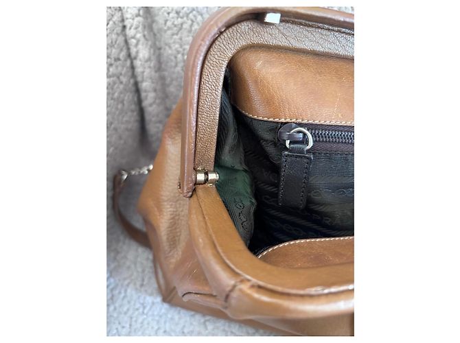 Prada Doctor Braune Ledertasche mit silberner Kette - Ansicht 13