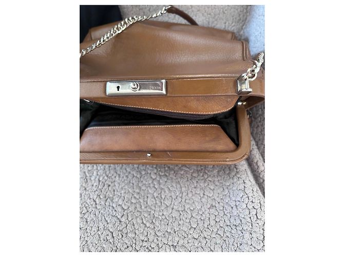 Prada Doctor Braune Ledertasche mit silberner Kette - Ansicht 15