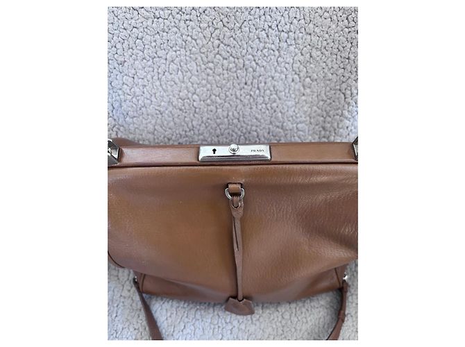 Prada Doctor Braune Ledertasche mit silberner Kette - Ansicht 2