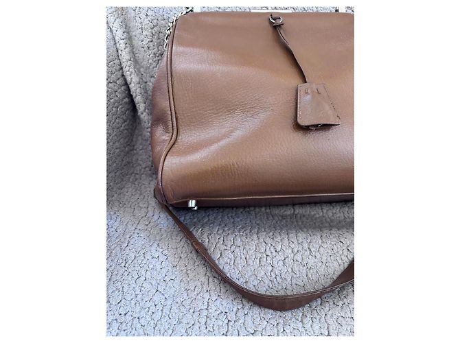 Prada Doctor Braune Ledertasche mit silberner Kette - Ansicht 4