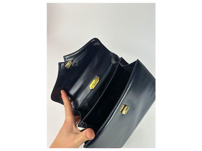 Vintage Givenchy Lederhandtasche in Marineblau - Ansicht 6