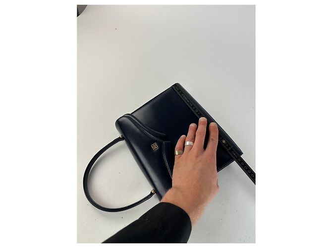 Vintage Givenchy Lederhandtasche in Marineblau - Ansicht 8