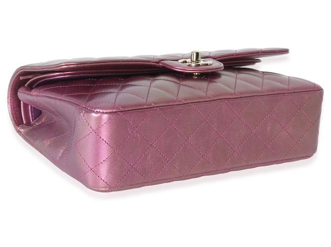 Timeless Chanel Mittelgroße Tasche aus schimmerndem, dunkelrosa, gesteppte Lammleder mit doppeltem Klappenverschluss - Ansicht 7