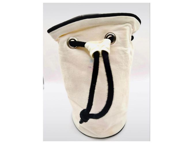 Borsa a secchiello Chanel in tela Nero Bianco - vista 3