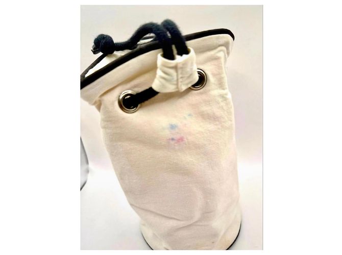Borsa a secchiello Chanel in tela Nero Bianco - vista 4