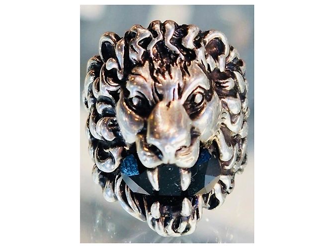 Anel Gucci Cabeça de Leão com Pedra Preta - vista 2