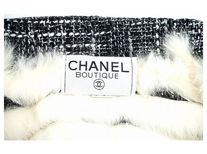 Timeless Chanel Wool Polyester Acrylic Fur Coat Black White - view 3
