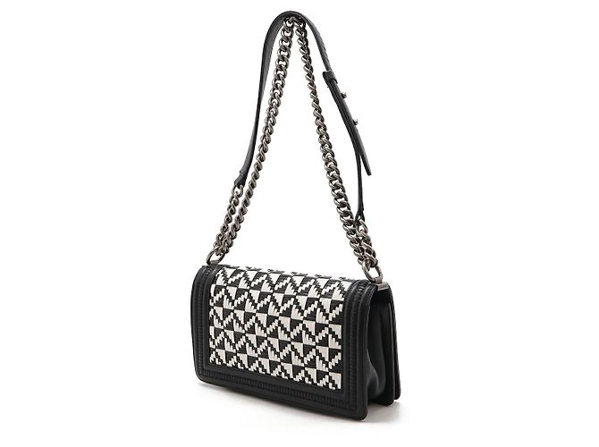 Borsa a spalla in pelle Chanel Boy Nero Bianco - vista 2